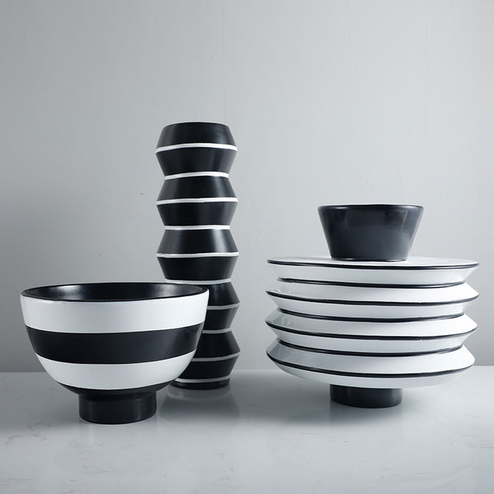 Decoratieve serveerschaal met modern streepdesign
