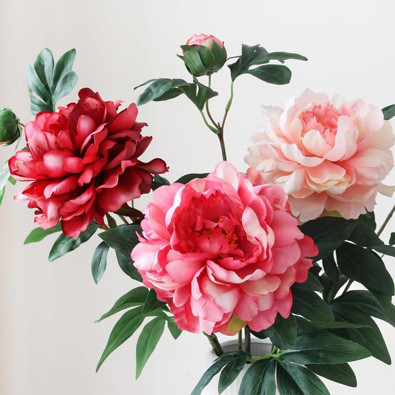 Levensechte Pioen Rozenarrangement