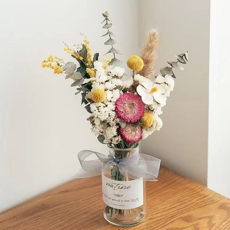 Dried Flower Bouquet Arrangement met Decoratieve Elementen