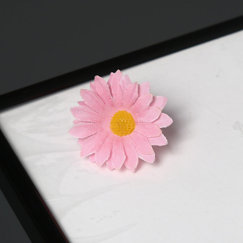Elegante Stof Daisy Bloemen Speld voor Decoratieve Draagtijd