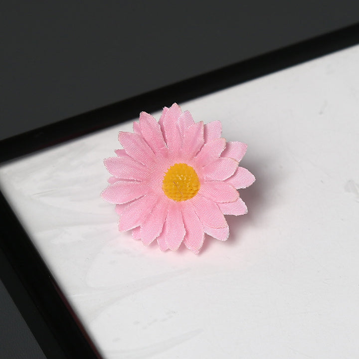 Elegante Stof Daisy Bloemen Speld voor Decoratieve Draagtijd