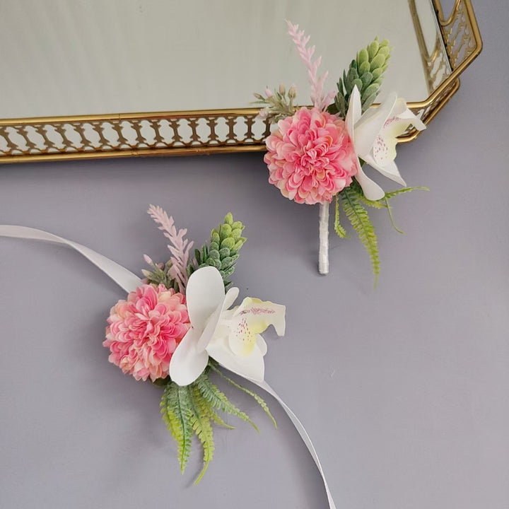 Florale Corsage met Satijnen Ribbon