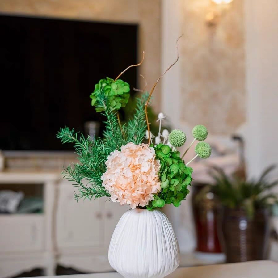 Elegante Bloemen Decoratie Arrangement voor Stijlvolle Ruimtes