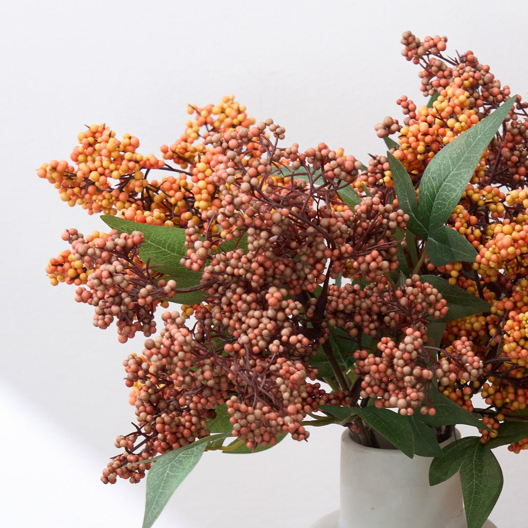 Levensechte Decoratieve Bessen Bloemarrangement