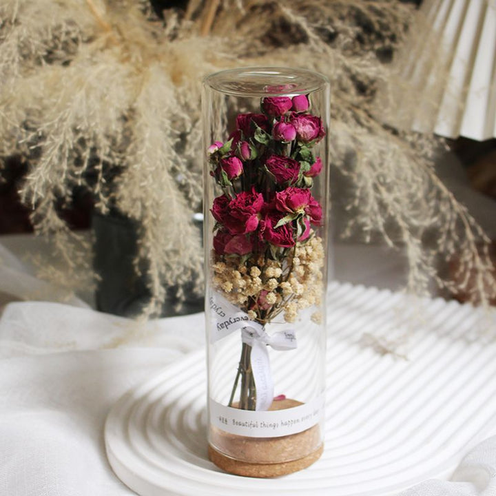 Geconserveerde Bloemdisplay in Elegante Glazen Cilinder