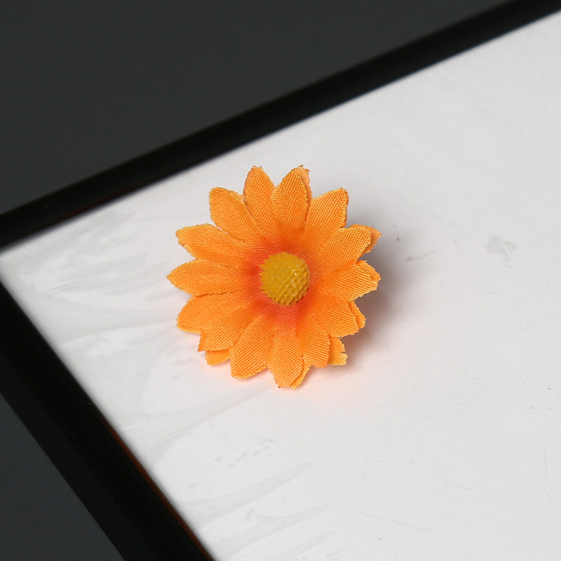 Elegante Stof Daisy Bloemen Speld voor Decoratieve Draagtijd