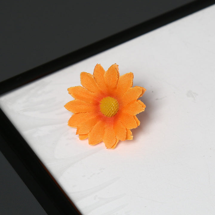 Elegante Stof Daisy Bloemen Speld voor Decoratieve Draagtijd