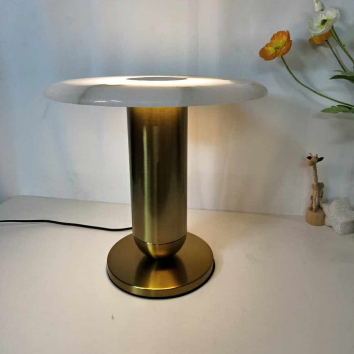 Moderne Minimalistische Tafel lamp met Slanke Gouden Basis