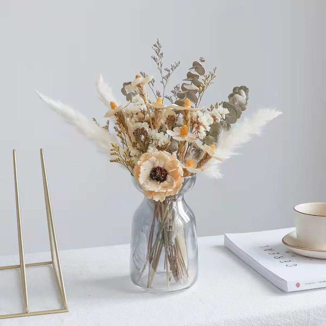 Dried Flower Bouquet Arrangement met Decoratieve Elementen