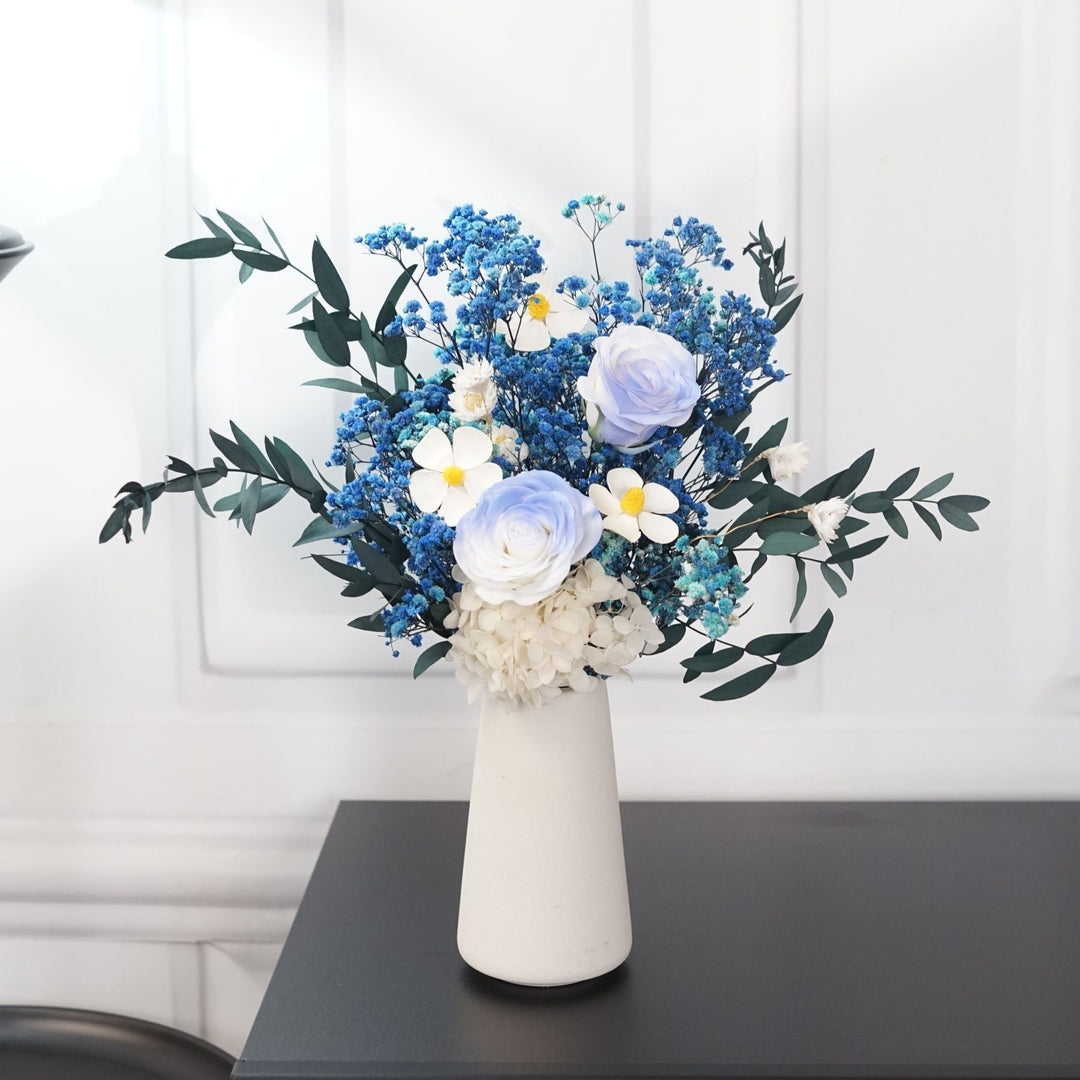 Kunstmatige Bloemenzetting met Decoratieve Vaasje