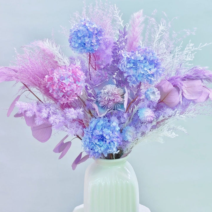 Levendig Kunstbloemen Boeket met Decoratieve Accenten