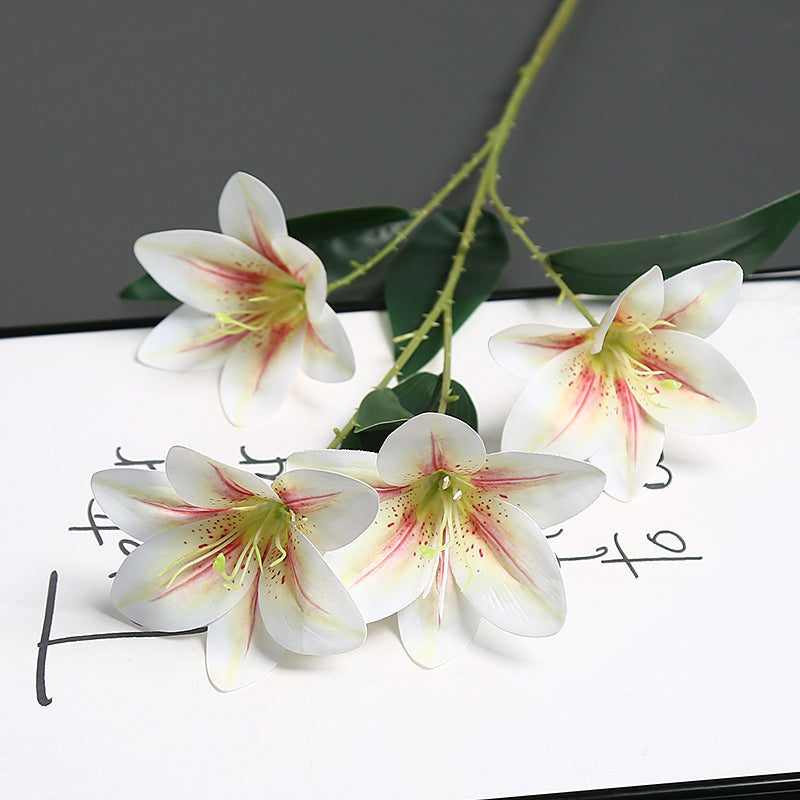Realistische Synthetische Lelie Steer