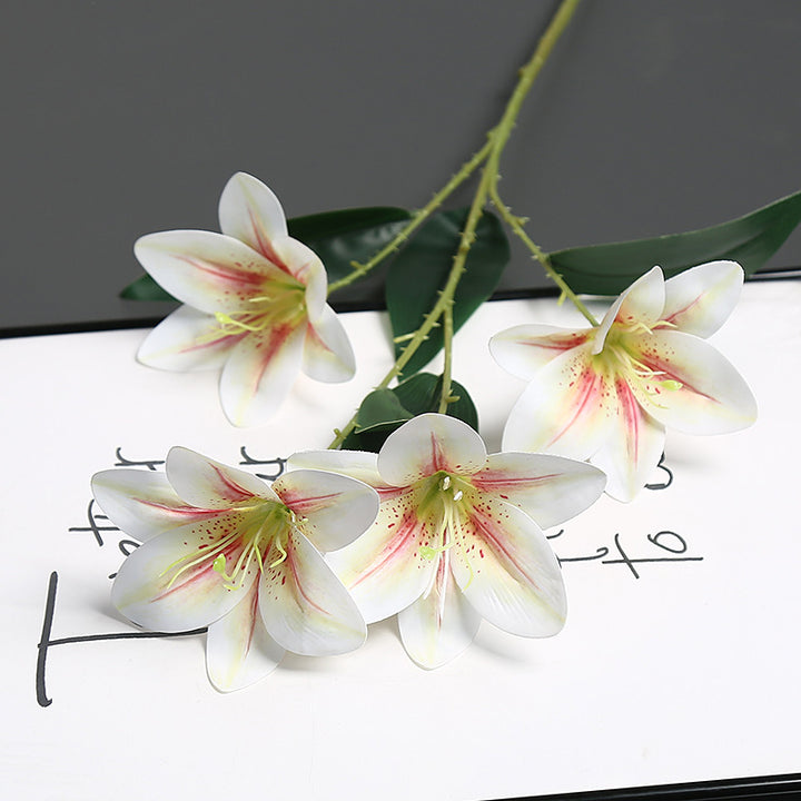 Realistische Synthetische Lelie Steer