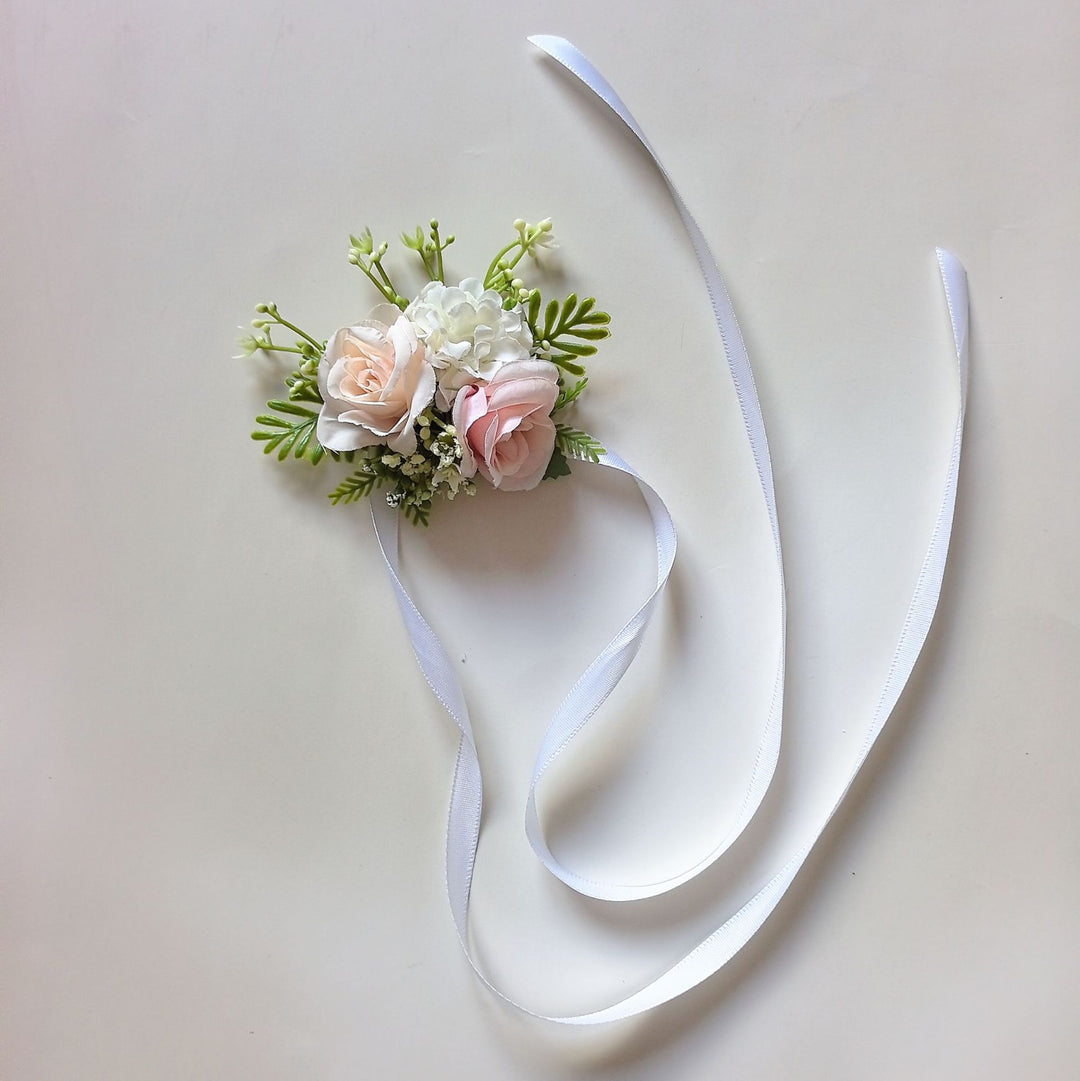 Bloemrijke Corsage Arrangement