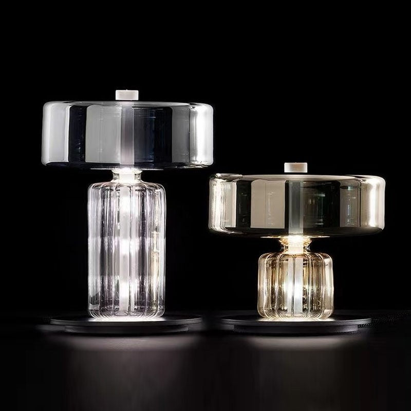 Moderne Glazen Tafellamp met Sculpturaal Ontwerp