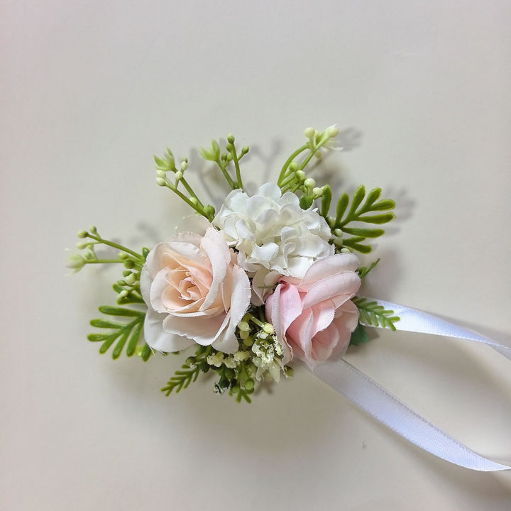 Bloemrijke Corsage Arrangement
