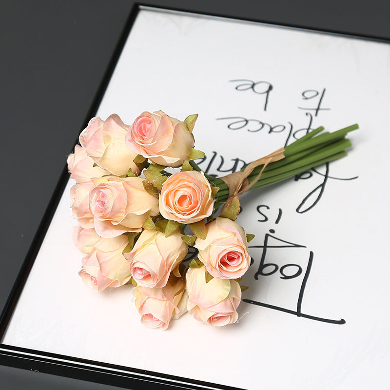 Elegante Nep Rozenboeket voor Huisdecoratie