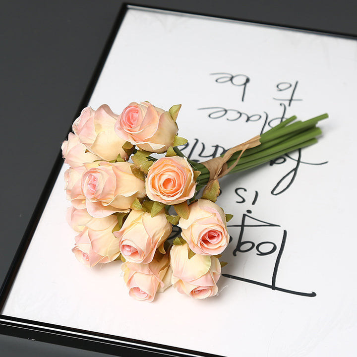 Elegante Nep Rozenboeket voor Huisdecoratie