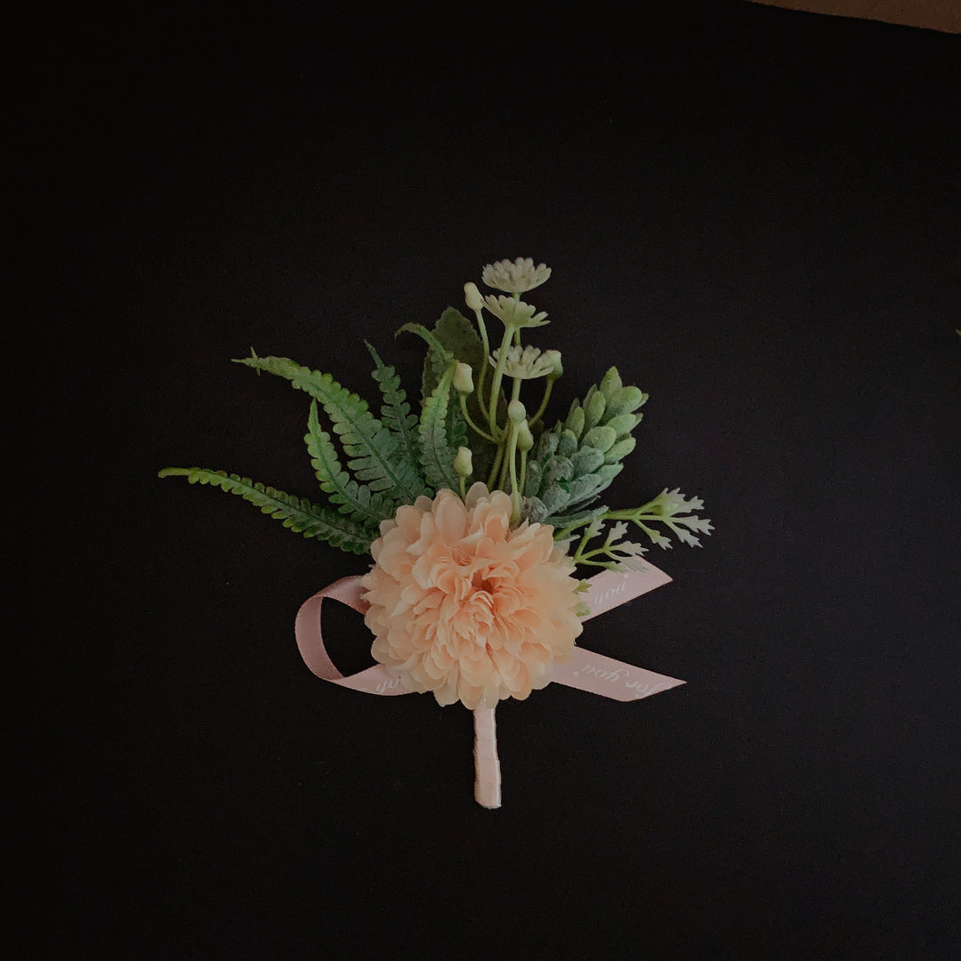 Faux Bloem Corsage met Riem
