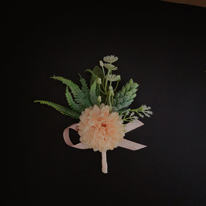 Faux Bloem Corsage met Riem