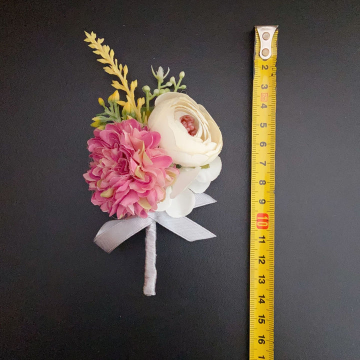 Bloemrijke Corsage Boutonnière