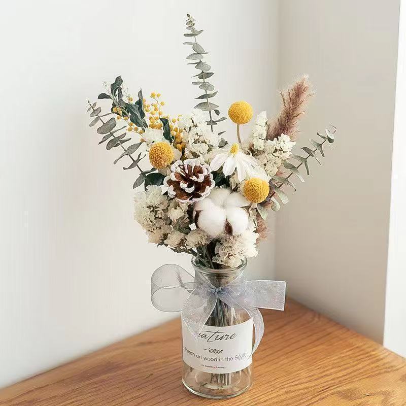 Dried Flower Bouquet Arrangement met Decoratieve Elementen