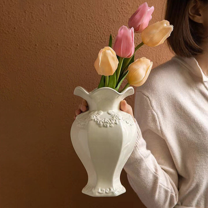 Decoratieve Bloemrijke Versierde Keramische Vaasje voor Tentoonstelling
