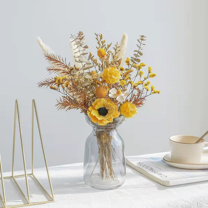 Dried Flower Bouquet Arrangement met Decoratieve Elementen