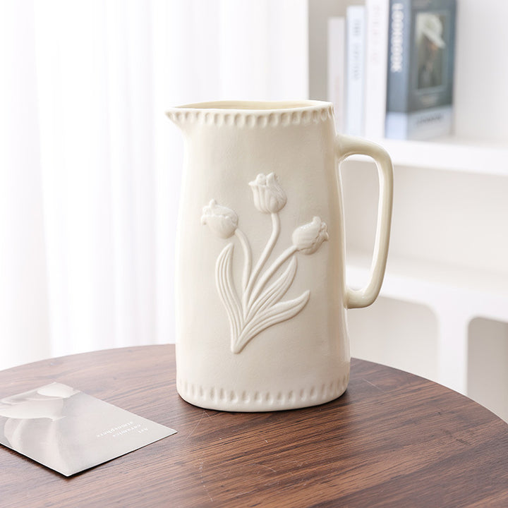 Elegante Versierde Keramische Pitcher