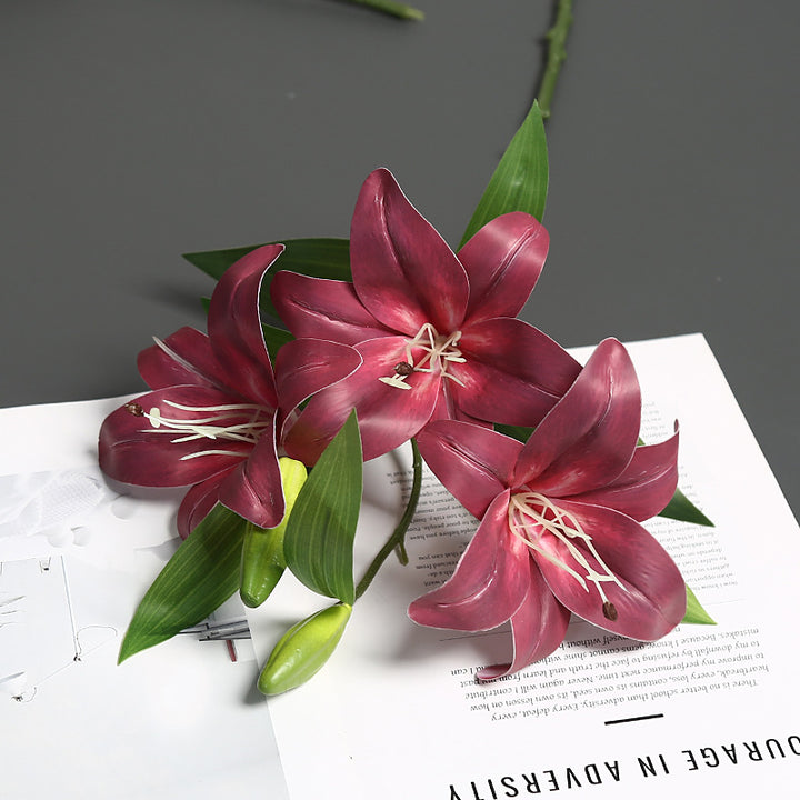 Levensechte Lelie Tak Arrangement