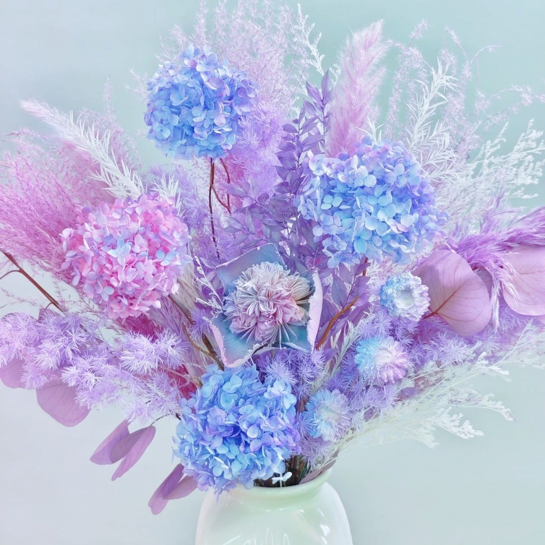 Levendig Kunstbloemen Boeket met Decoratieve Accenten