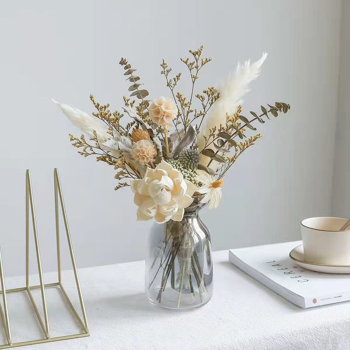 Dried Flower Bouquet Arrangement met Decoratieve Elementen