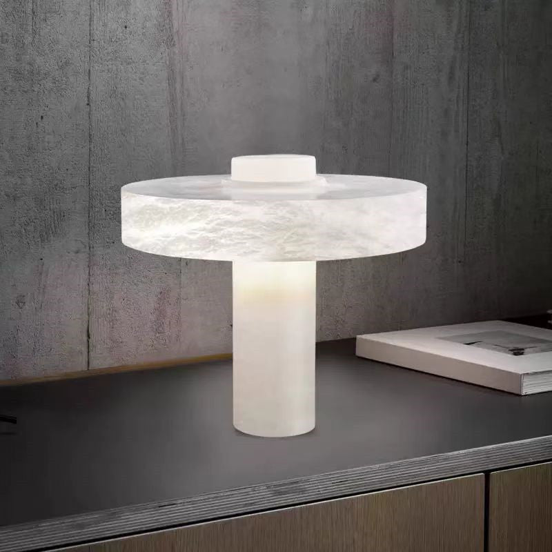 Elegante Alabaster Tafellamp met Artistiek Ontwerp