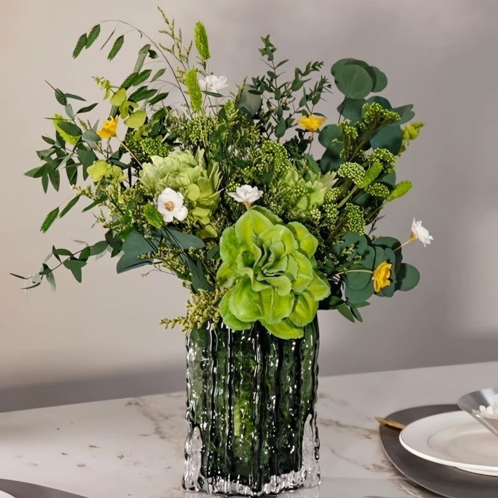 Lush Botanische Bloemstukken