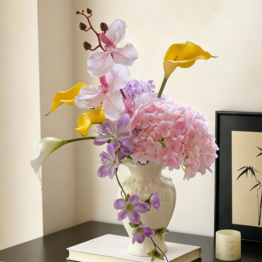 Elegante Gemengde Bloemarrangement voor Mooie Interieurs