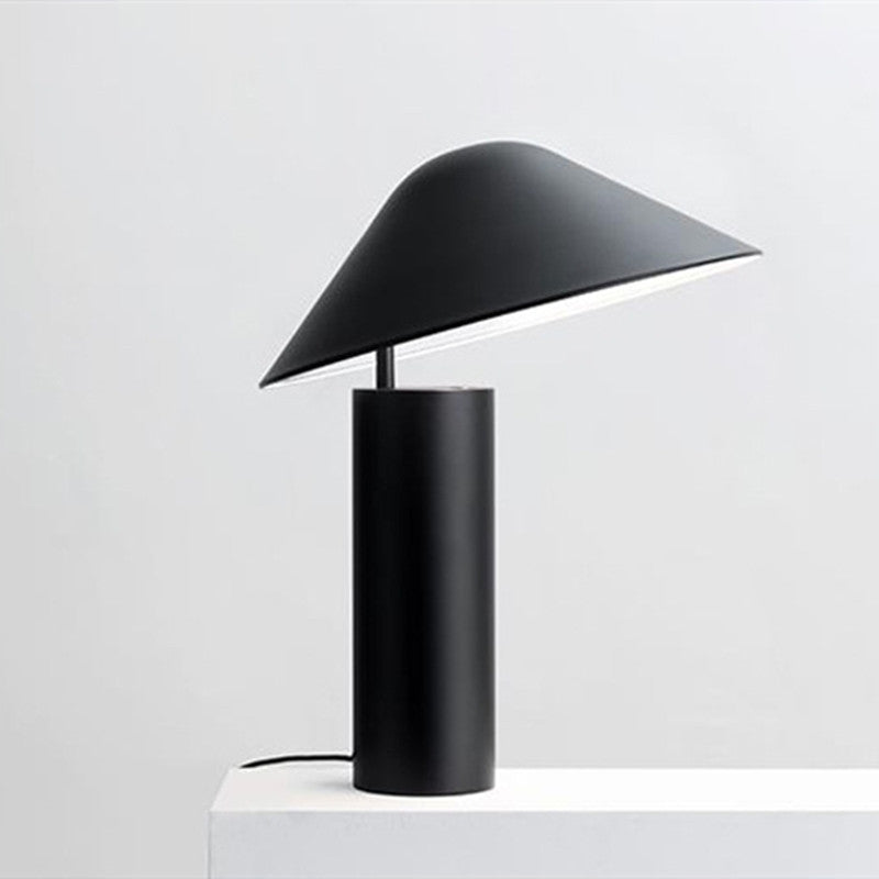Moderne Tafel lamp met Sculpturaal Detail