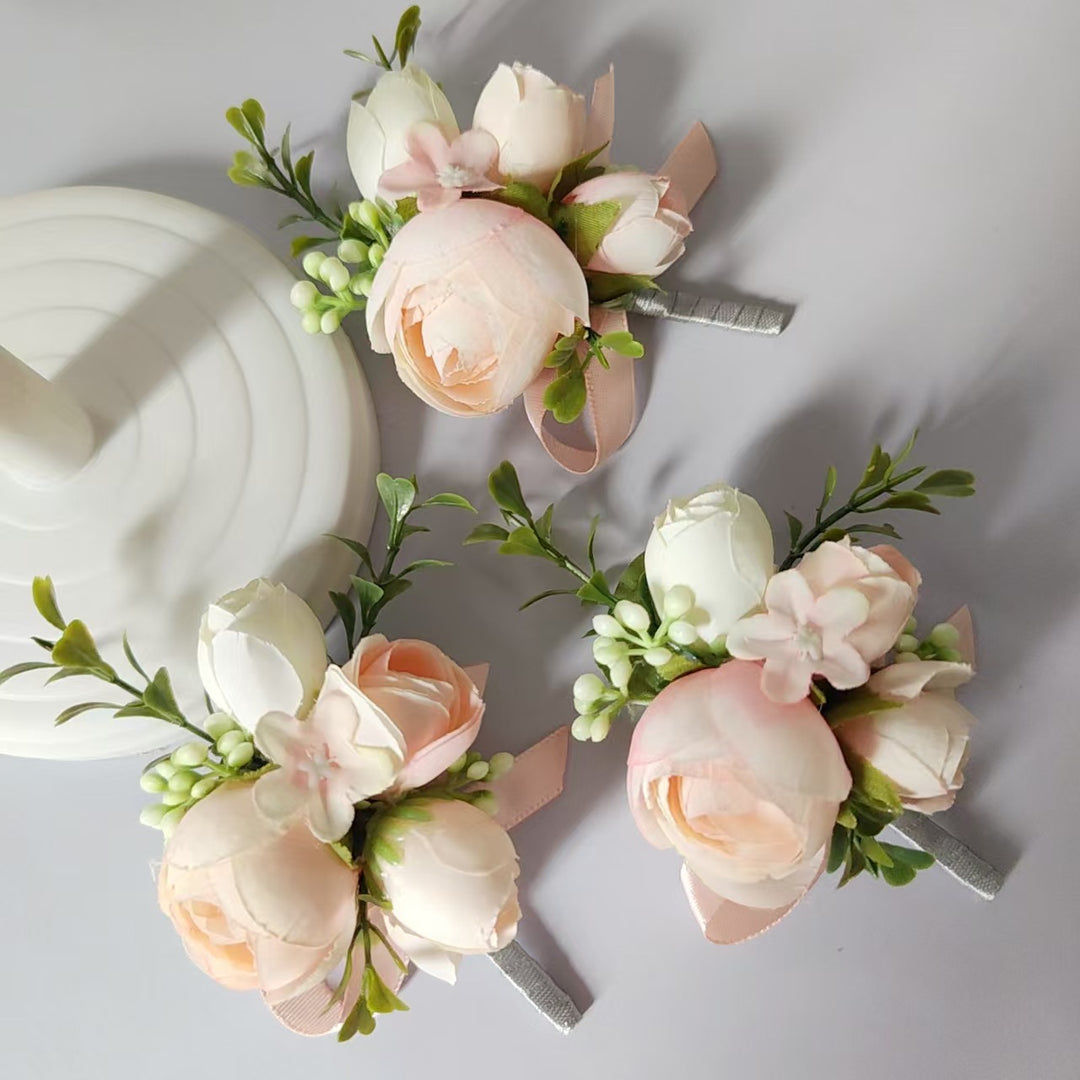 Bloemrijke Corsage Boutonnière