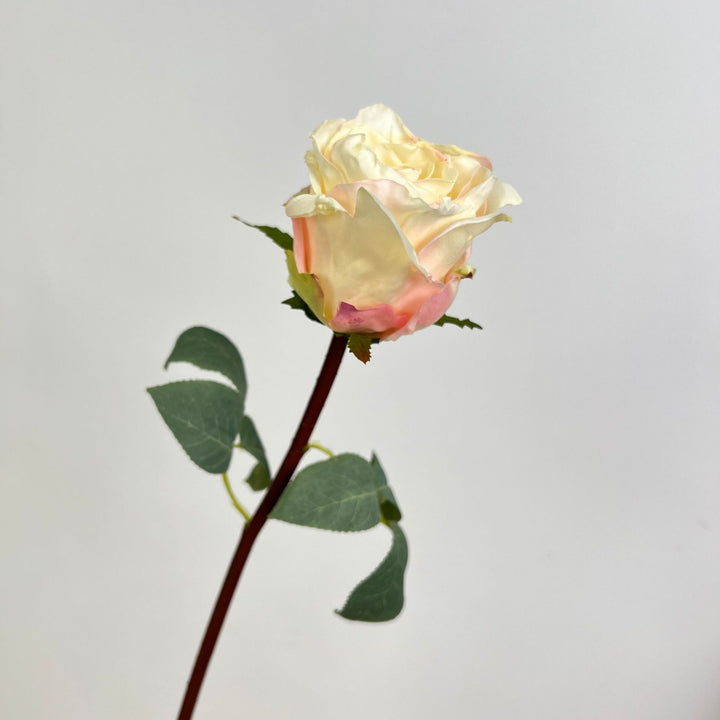 Natuurlijk uitziende bloemdecoratie