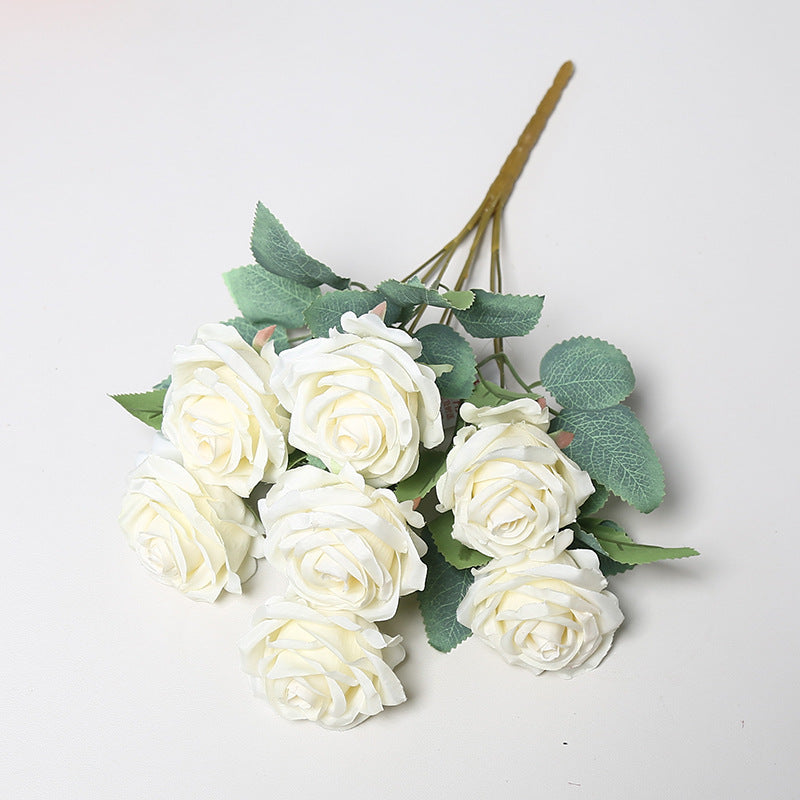 Neproze bloemenboeket voor thuisdecoratie