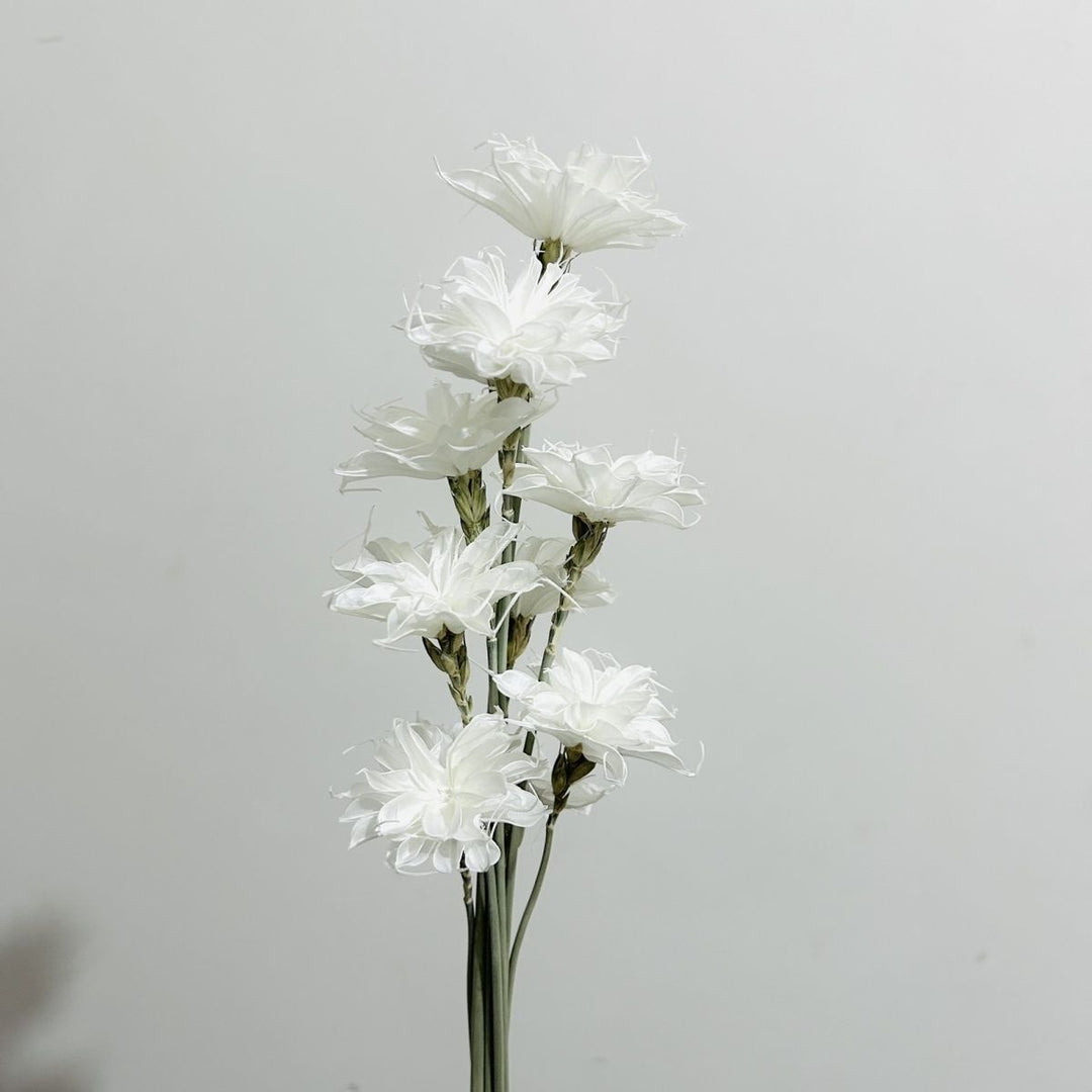 Levensechte Bloemenstengelboeket met Gelaagde Bloemblaadjes