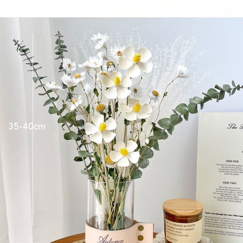 Dried Flower Bouquet Arrangement met Decoratieve Elementen