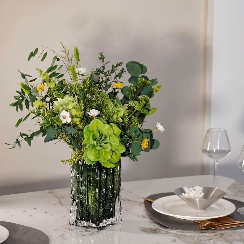 Lush Botanische Bloemstukken