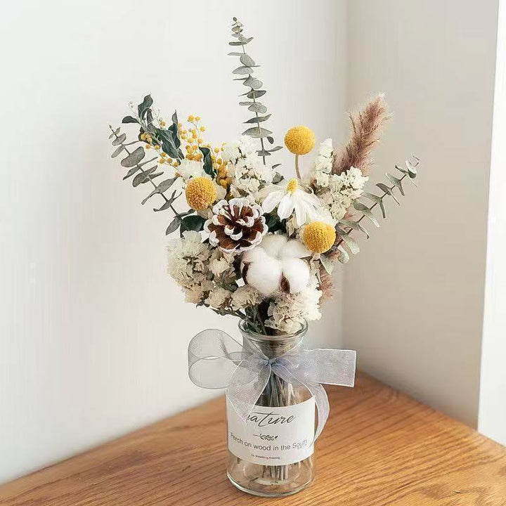 Dried Flower Bouquet Arrangement met Decoratieve Elementen