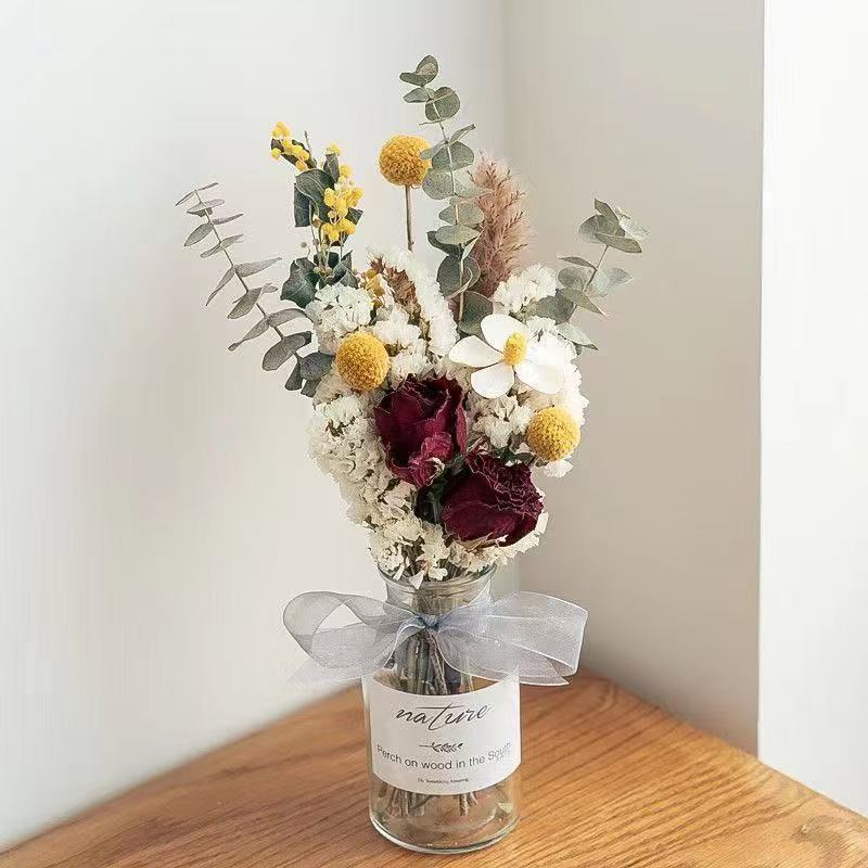 Dried Flower Bouquet Arrangement met Decoratieve Elementen