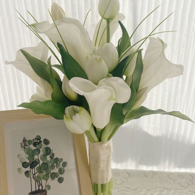 Elegante Bloemige Bruidsboeket