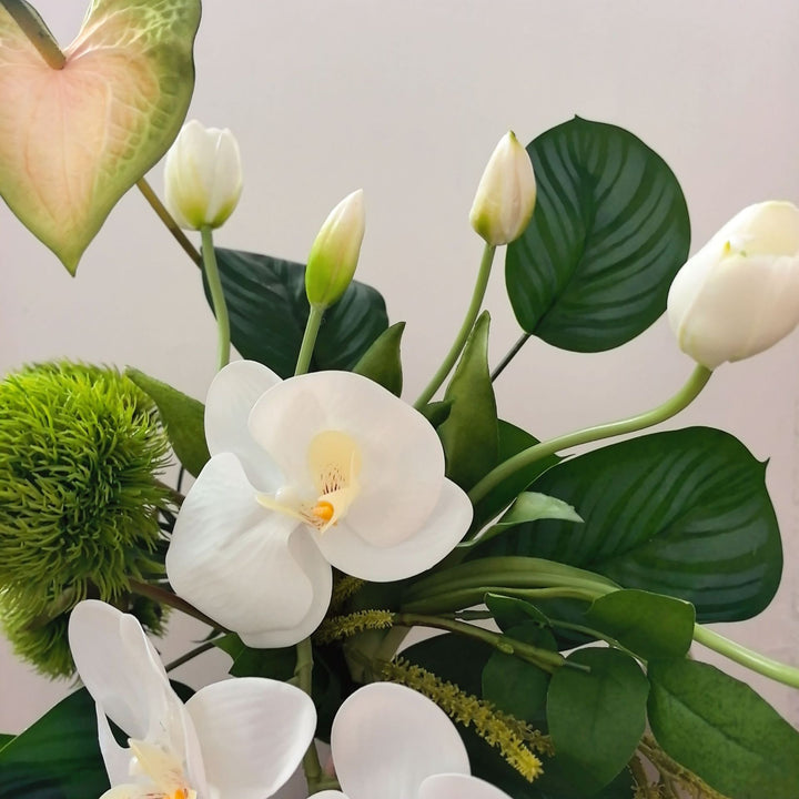 Levensechte Bloemenboeket met Vetplant Accenten