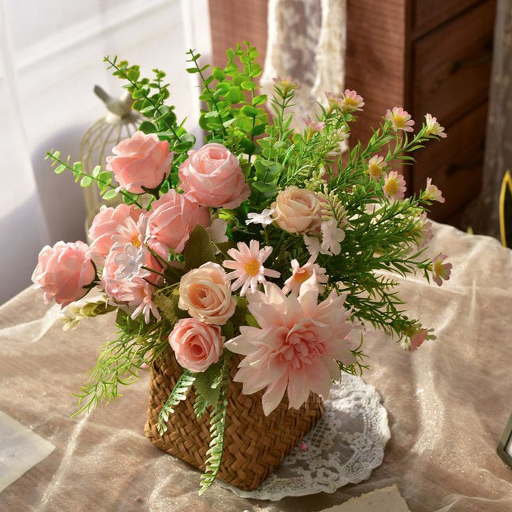 Elegante Synthetische Bloemstuk in Gewoven Mand