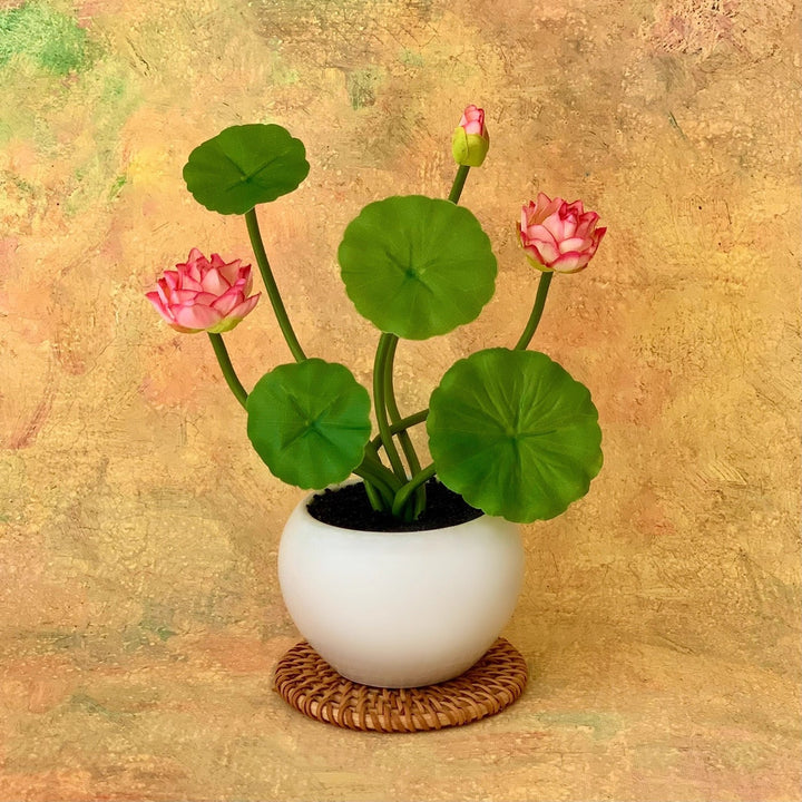 Faux Lotusbloem Arrangement