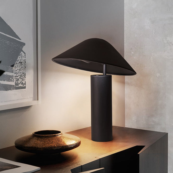 Moderne Tafel lamp met Sculpturaal Detail