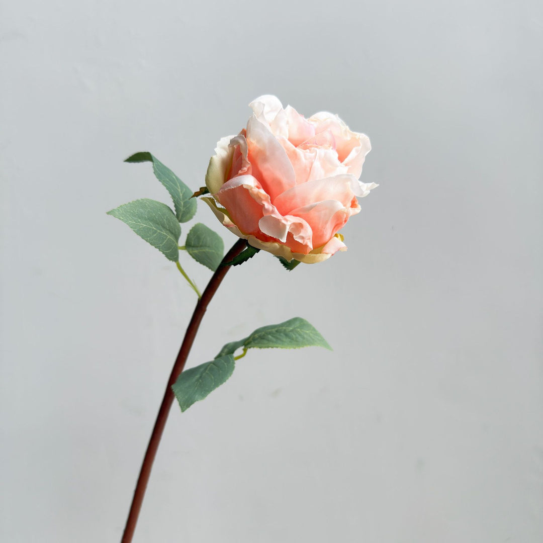 Natuurlijk uitziende bloemdecoratie